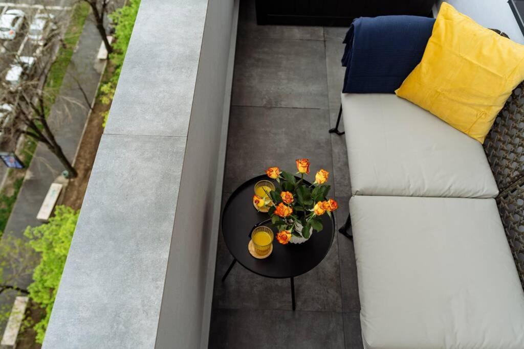 Amazing City View - Terrace+Netflix - City Center บูคาเรสต์ ภายนอก รูปภาพ
