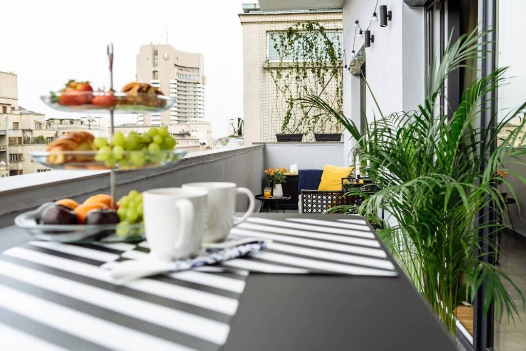 Amazing City View - Terrace+Netflix - City Center บูคาเรสต์ ภายนอก รูปภาพ