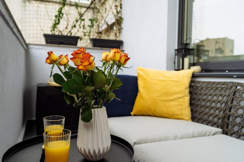 Amazing City View - Terrace+Netflix - City Center บูคาเรสต์ ภายนอก รูปภาพ