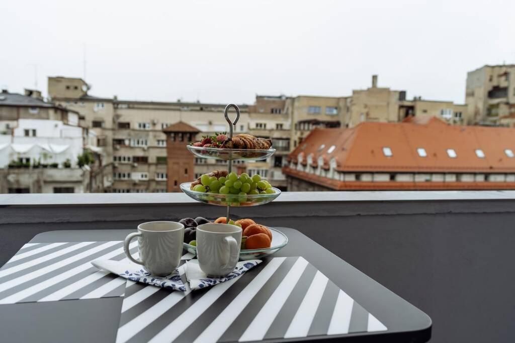 Amazing City View - Terrace+Netflix - City Center บูคาเรสต์ ภายนอก รูปภาพ