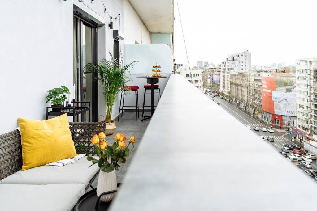 Amazing City View - Terrace+Netflix - City Center บูคาเรสต์ ภายนอก รูปภาพ