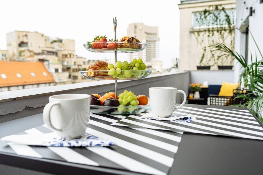 Amazing City View - Terrace+Netflix - City Center บูคาเรสต์ ภายนอก รูปภาพ